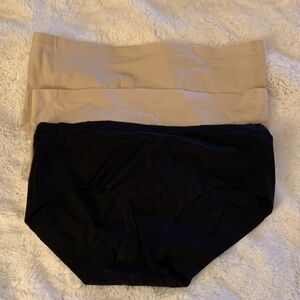 Wacoal 2 Panties +I unlabeled black pantie